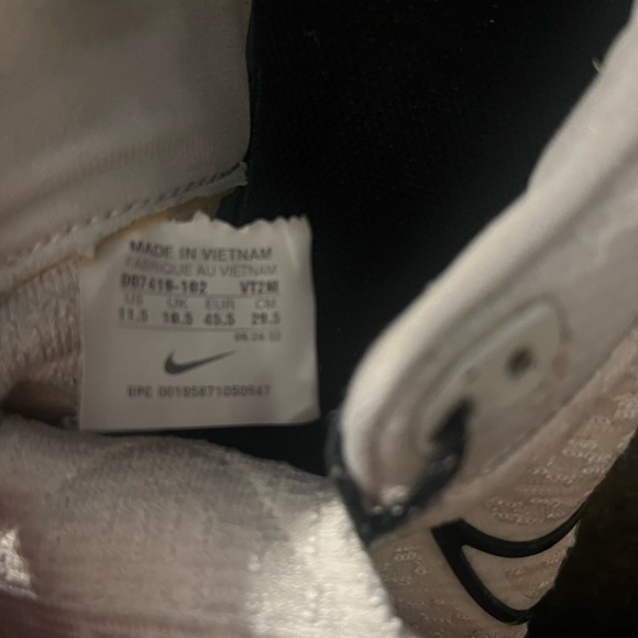 Nike White and Black Sneakers - Picture 5 of 5